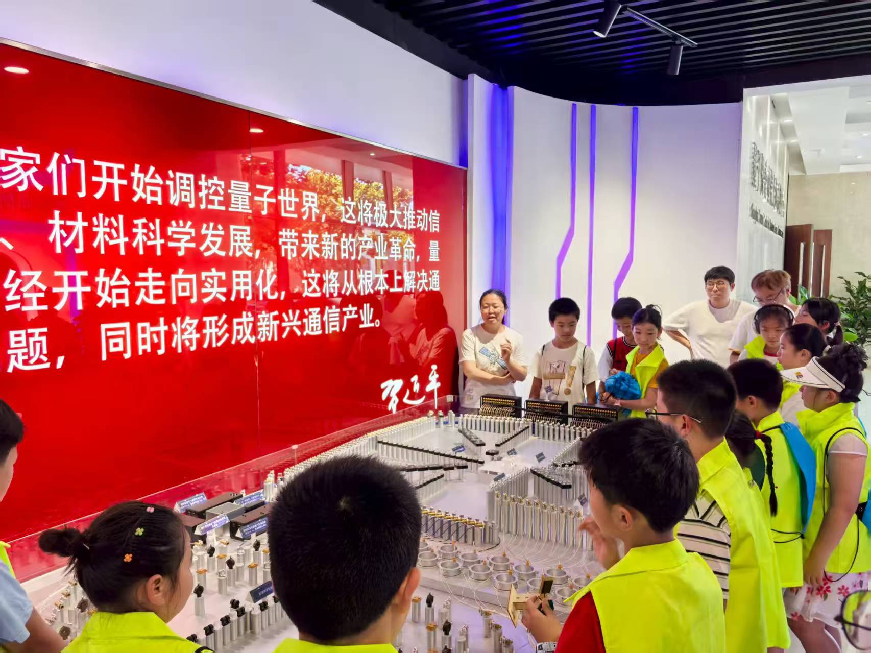 徐飞虎同志：以党建为引领，点燃青少年科技梦想